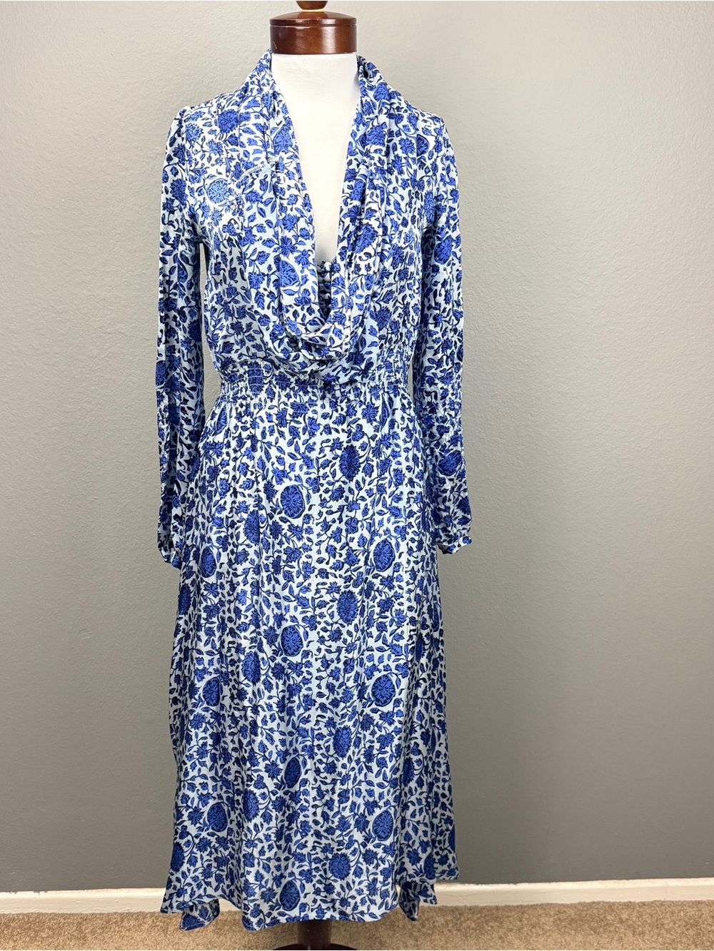 Natalie Martin Blue White Sz XS/S Floral V neck Maxi Dress Vacation Resort